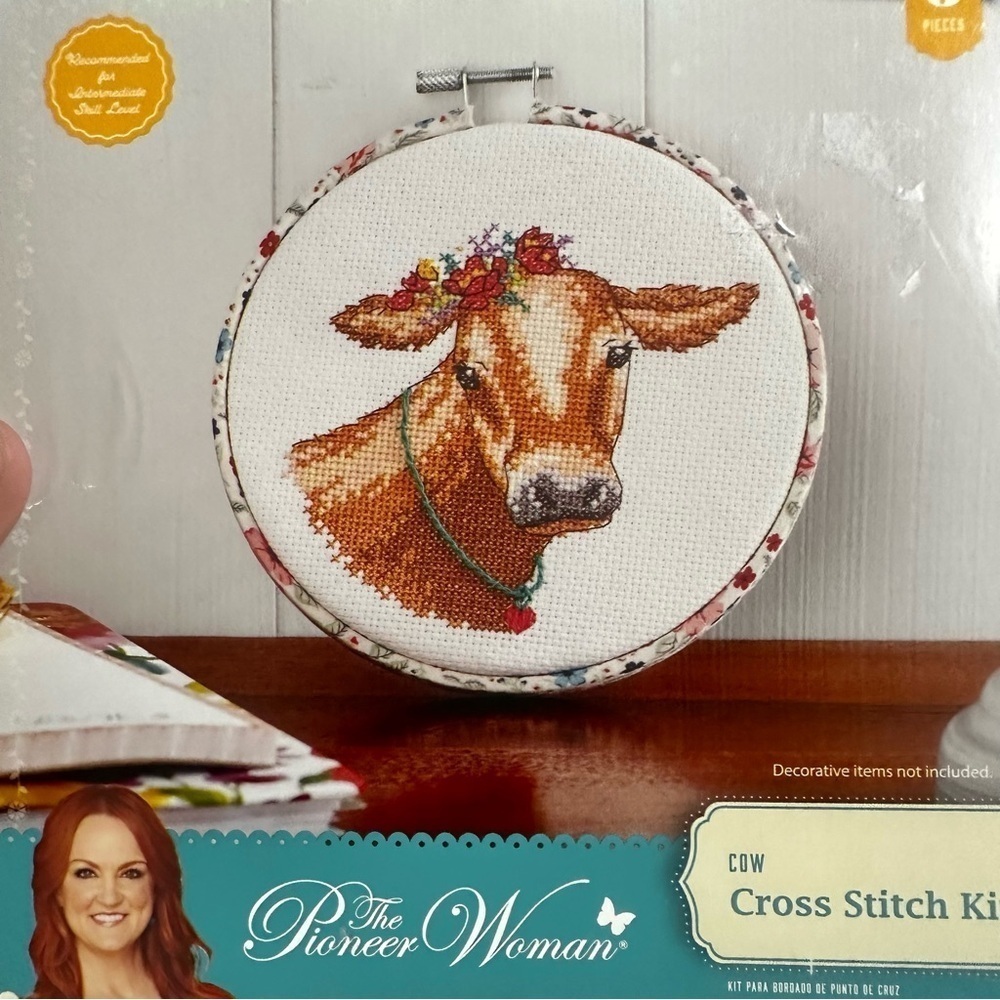 The Pioneer Woman Cow Cross Stitch Kit Needle Embroidery Hoop Thread Fabric NEW